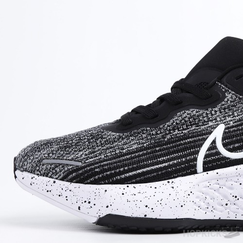 zoom x invincible run flyknit